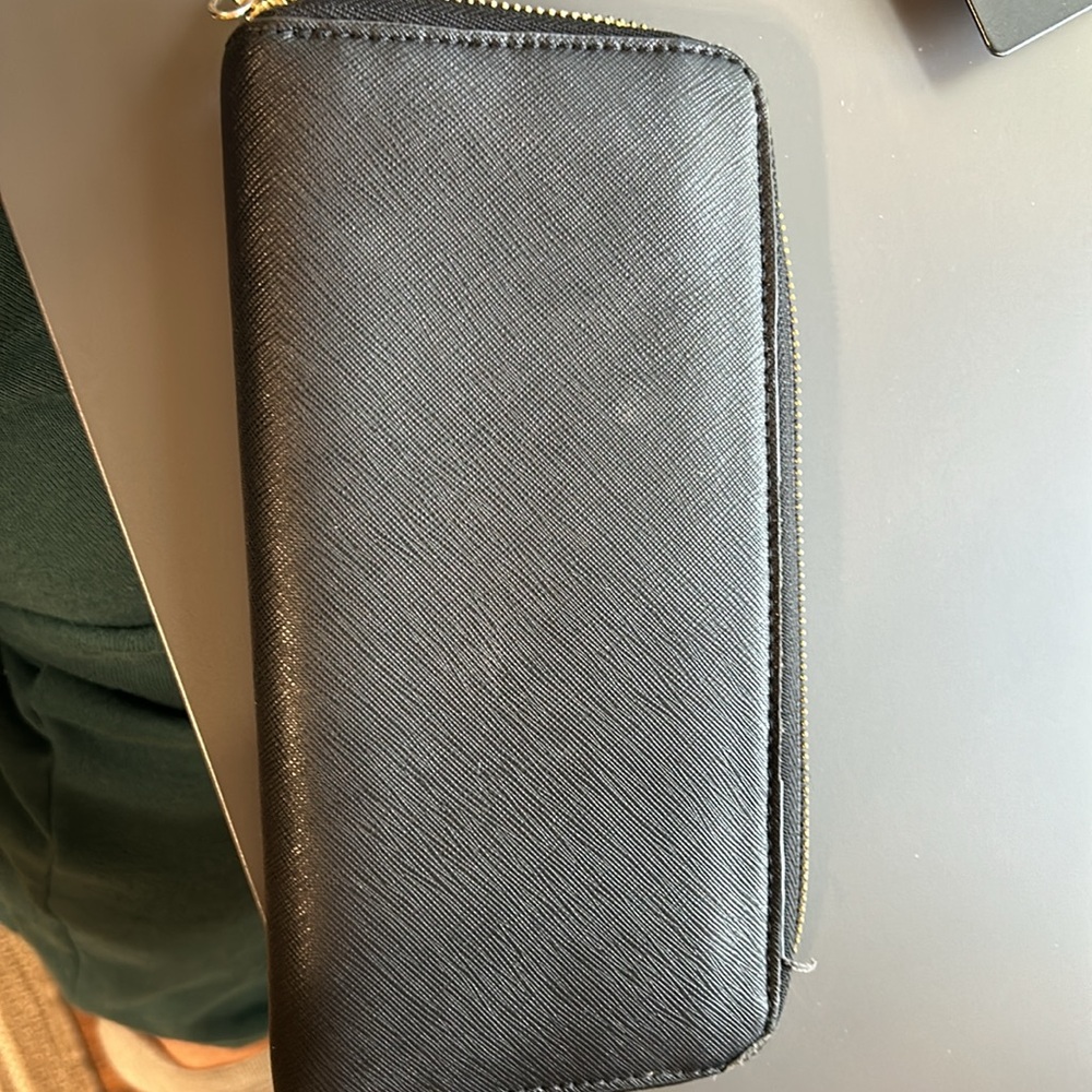 Authentic Michael koors wallet - Picture 3 of 6